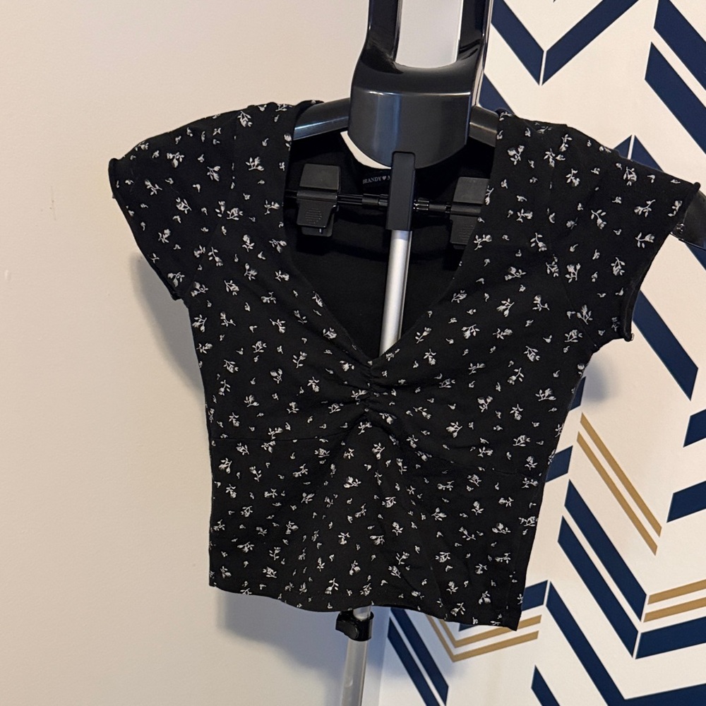 Brandy Melville Black and White Floral Crop Top